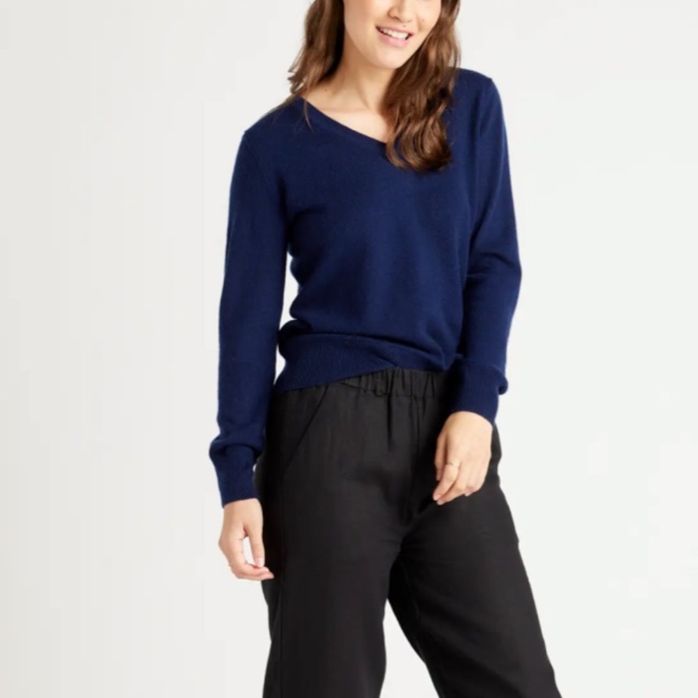 Quince Mongolian Cashmere V Neck Sweater Navy Blue
